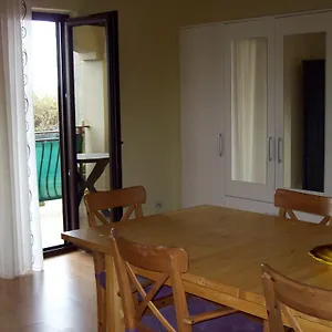 https://apartment-monfiorenzo-11.in-istria.net