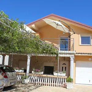 Novoselic Apartment